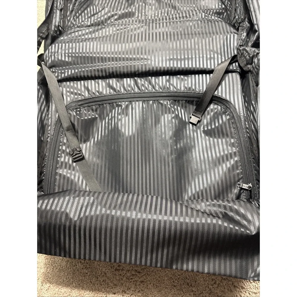 TUMI 2231D3 Wheeled Folding 3 Way Garment Bag Nylon 24x14x20 Black EXCELLENT‎